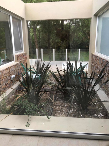 Imagen 10 de 13 de Vendo/permuto Casa En Costa Esmeralda Residencial 1 Dueño