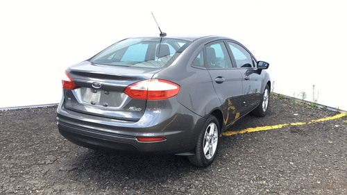 Imagen 10 de 15 de Ford Fiesta 4 Puertas