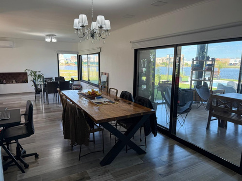 Venta - Casa Moderna Con Vista A La Laguna | Barrio Villalobos