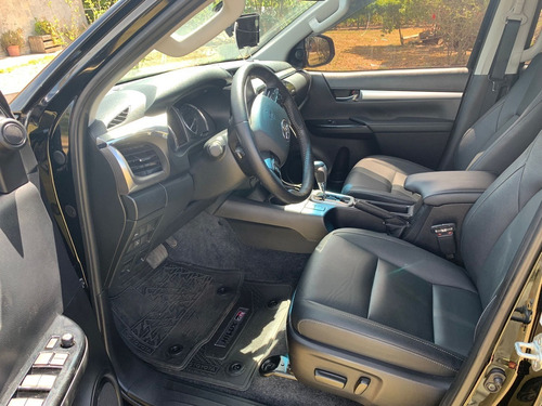 Imagen 5 de 8 de Toyota Hilux Srv Plus 4x4 At