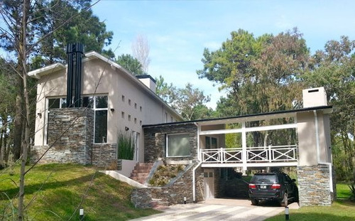 Imagen 1 de 26 de Moderna Casa En Zona Golf.