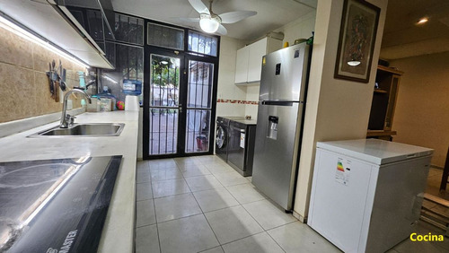 Venta Casa En B° Santa Ana. Excelente, Guaymallén.