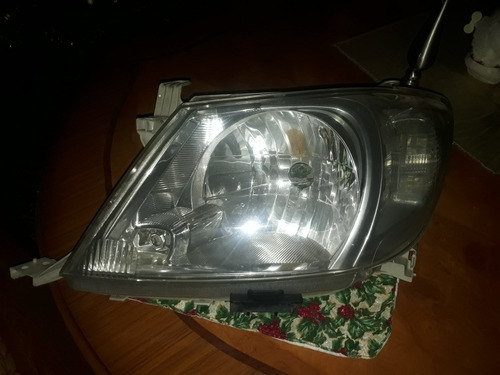 Excelente Faro Delantero Izquierdo De Toyota Hilux