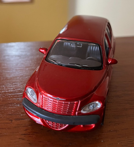 Chrysler Pt Cruiser. Escala 1:39. 11cms Rojo