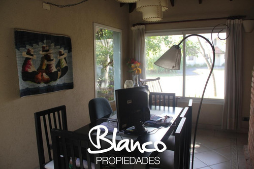 Imagen 8 de 25 de Oportunidad! Casa De Dos Plantas, Sobre Lote Interno Con Muy Buena Ubicación, En Maschwitz Privado.