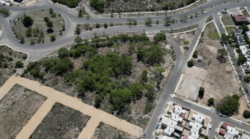 En Venta Terreno Comercial En Piedra Norte Caucel