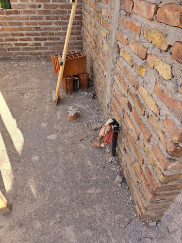 Venta Casa 5 Dormitorios Russell Con Cochera
