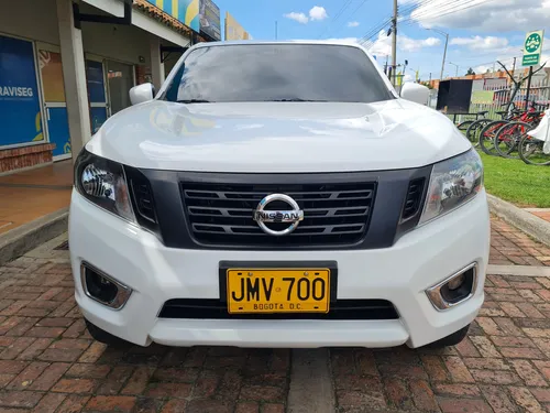 Nissan NP300 Frontier 2.5cc MT AA 4X2