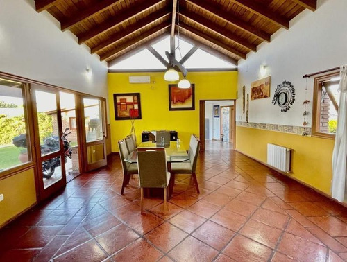 Imagen 10 de 22 de Casa Venta Lomas De La Carolina 4 Dormitorios