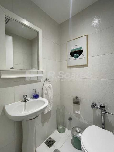Imagem 5 de 15 de Copacabana, 4 Quartos, Sendo 2 Suítes, 190 M², Frente, Varandas, 3 Vagas De Garagem. - Ldap40115