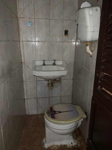 Casa De 3 Dormitiorios + Altillo.- Habitaciones Amplias En Av Uruguay