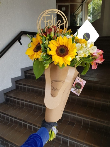 Imagen 3 de 7 de Arreglo Floral | Cono De Flores Cdmx | Edomex