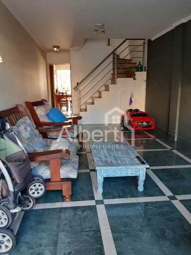 Imagen 3 de 14 de Venta.- Triplex Con Cohera Y Fondo Libre Parquizado.