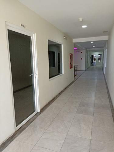 Imagen 3 de 7 de Se Vende Local Comercial En El C.c Vitali Center En Plc