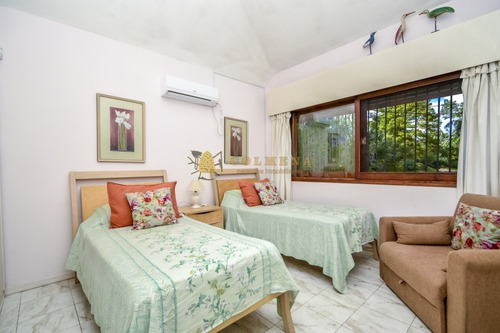 Casa De Cuatro Dormitorios En Venta Punta Del Este- Ref: 2579
