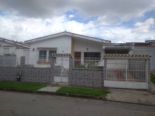 Casa En Venta Ubicada En Urbanización Trigal Norte Gm