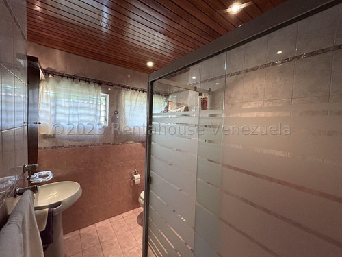 Casa En Venta En Macaracuay Caracas Calle Cerrada Piscina Parrillera Jacuzzi