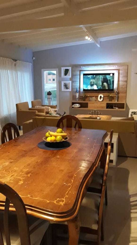 Casa De 5 Ambientes Más 4 Baños