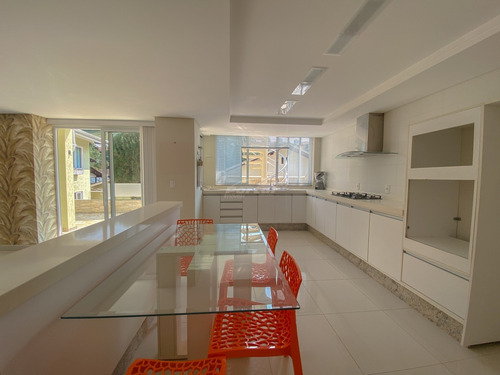 Imagem 16 de 28 de Casa Conta Com 04 Dormitórios Climatizados, Sendo 01 Suíte, Região Central De Blumenau - 35712443v