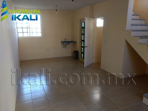 Imagen 1 de 12 de Casa Sola En Venta Fracc. Petropolis