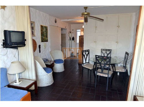 Apartamento En Mansa, 1 Dormitorios - Ref: 6812