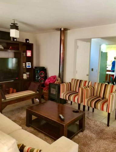 Casa En Venta De 3 Dorm. En Jardines Las Vizcachas