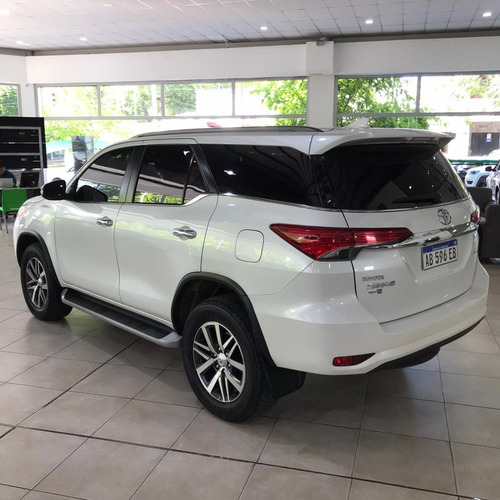 Toyota Hilux 2.8 Cd Srx 177cv 4x4 At
