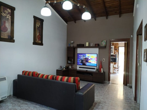 Imagen 3 de 14 de Chalet Ph En Venta En Castelar Sur