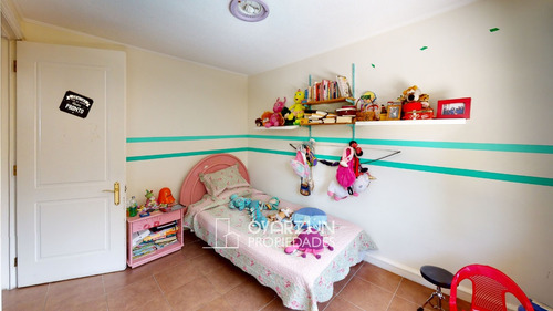 Casa En Venta En Condominio De 4 Dormitorios 4 Baños 2 E