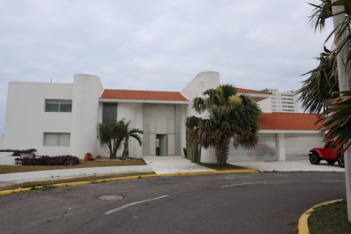 Residencia En Venta En Playas Del Conchal