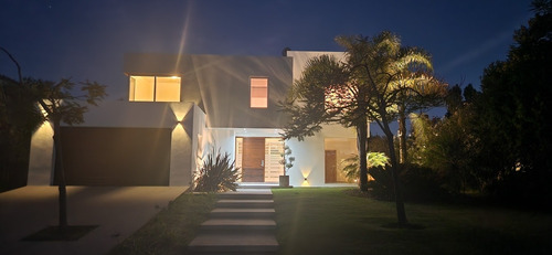 Sin Comision. Urgente!!! Escucho Oferta Razonable. Con Renta. Inmobiliarias Abstenerse.