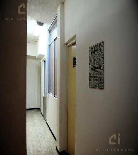 Oficinas En Renta En La Avenida Independencia, Cuenta Con Recepción, Privados Y Baños