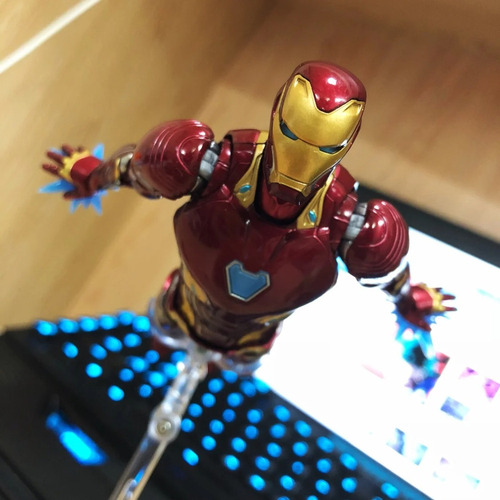 Figura De Ação Do Modelo De Armadura Do Homem De Ferro Dos