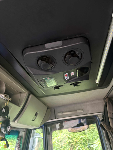 Iveco Tector 240e25s Com Baú Para 22 Paletes