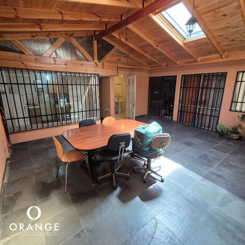 Amplia Casona De 270 M² Para Oficinas En Centro De Santiago