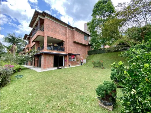 Vendemos Casa Con Apartamento Incluido En Poblado - La Cola Del Zorro