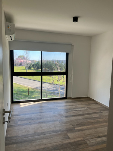 Imagen 10 de 16 de Venta De Casa En Terralagos, Canning