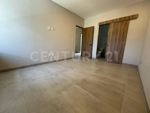 Casa En Venta, En Valles Del Molino, En León, Gto.