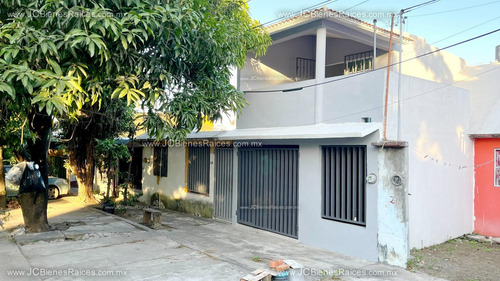 Casa En Venta Dos Niveles Col. Valente Díaz A 5 Minutos Del Aeropuerto.