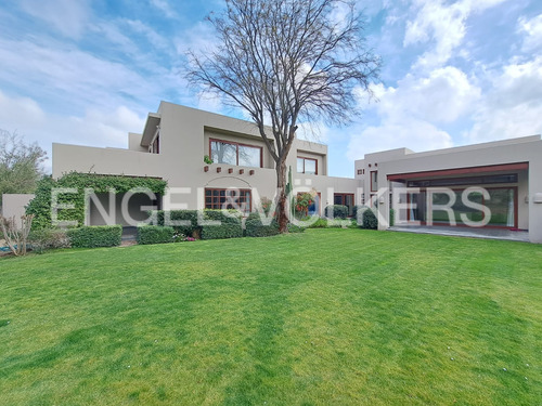 Hacienda, Borde Cancha. Excelente Casa En Venta