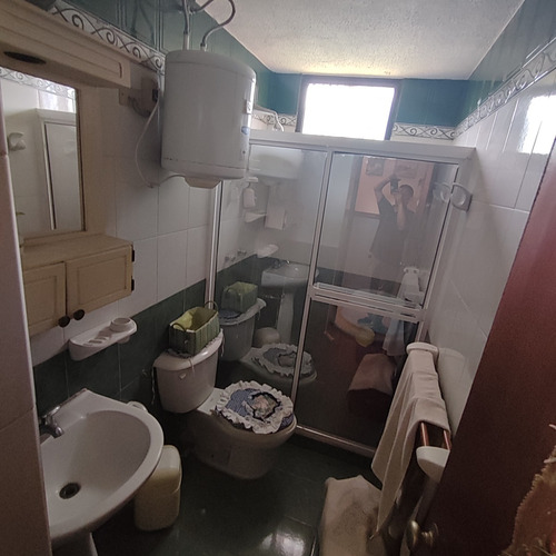 Apartamento En Terrazas Del Puerto I, De 2 Hab 2 Baños 1 Puesto De Estacionamiento. Amoblado. Con Piscina Y Churuata. En La Vía Alterna (barcelona - Puerto La Cruz)