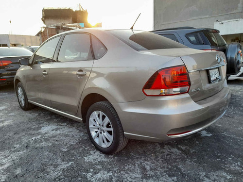 Imagen 4 de 15 de Volkswagen Vento 2019 4p Comfortline L4/1.6 Aut