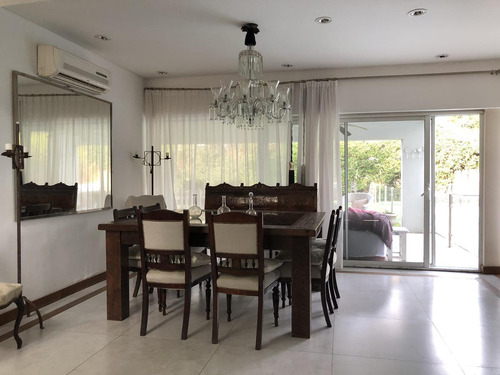 Excelente, Práctica Y Funcional Casa En Venta En Las Glorietas