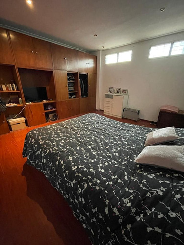 Gran Galpón Con Vivienda En Inmejorable Ubicación De Villa Adelina En Venta!!!