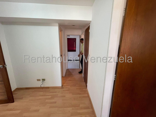 Alquilo Amplio Apartamento En Manzanares #25-11713