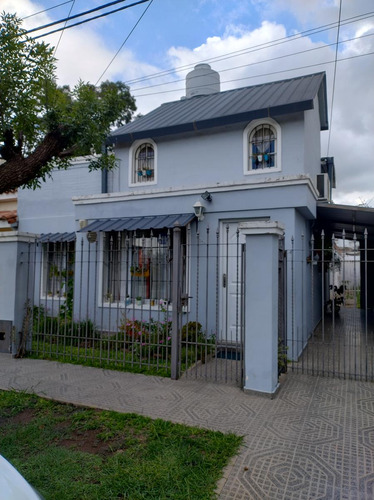 Casa Venta En Barrio Quebrada De Las Rosas, 3 Dormitorios, Terraza.