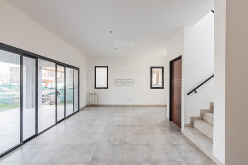Casa En Venta En Vila Marina Ii, Villanueva, Tigre