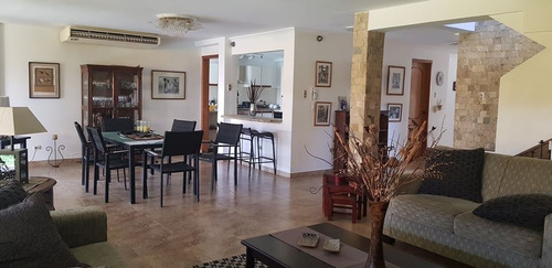 Imagen 1 de 9 de Se Vende Townhouse En El Conj. Res. Golden House, Piedras Pintadas. Código.: Foth-115
