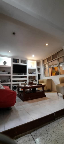 Imagen 9 de 10 de Vendo Casa 212m2 5h/3b/5p La California Sur 3820