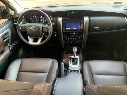 Imagen 4 de 7 de Toyota Sw4 2018 2.8 Srx 177cv 4x4 7as At